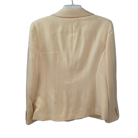 Emanuel Ungaro creme textured wool blazer. Front button closure. Size 8. - Picture 4 of 8